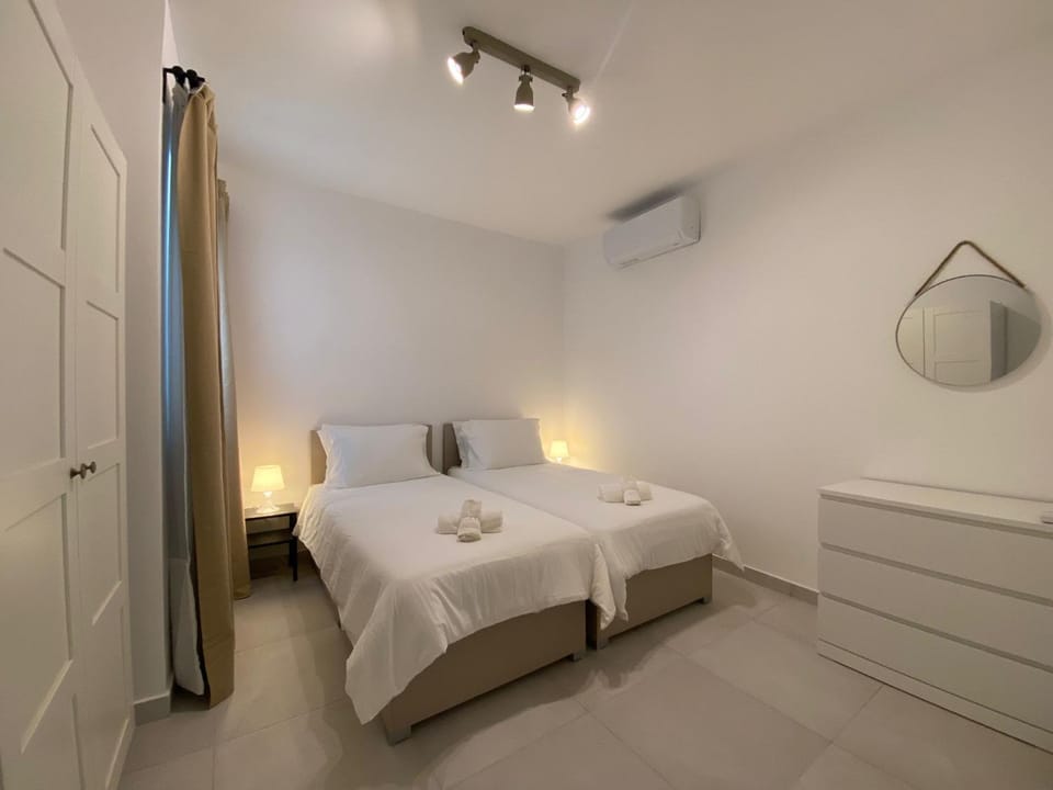 Bed, Photo of the whole room, Bedroom, towels, wardrobe, air conditioner