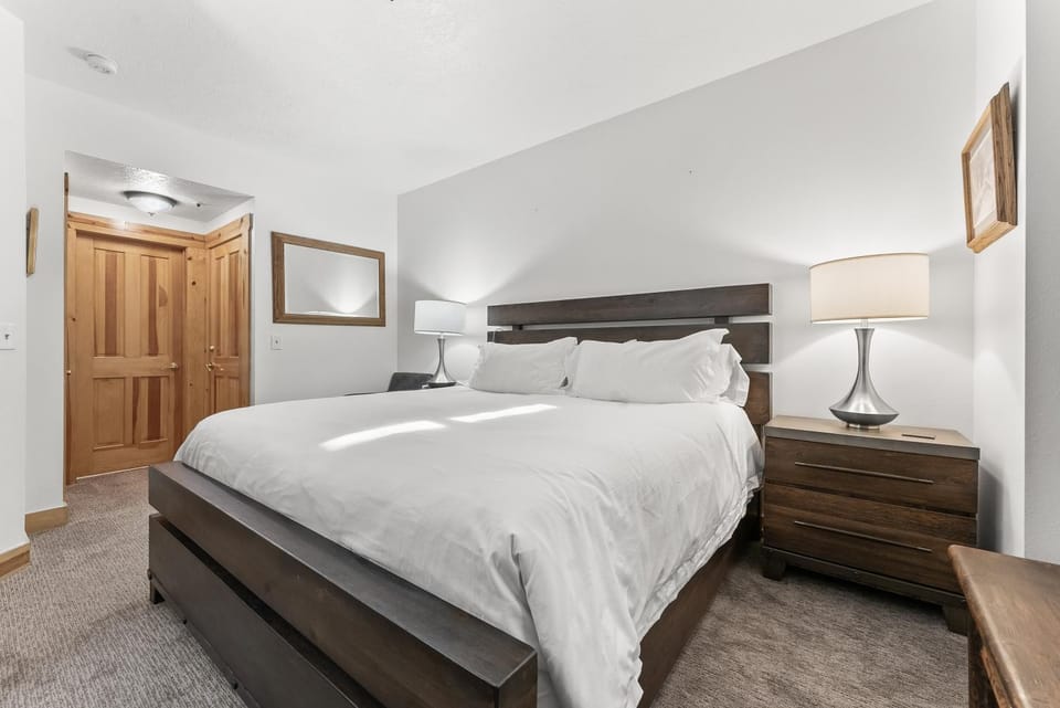Deer Valley Luxury Condo, Comstock Lodge, 2 Bedroom - Walk to Lifts, Private Hot Tub, Amazing Views House in Park City