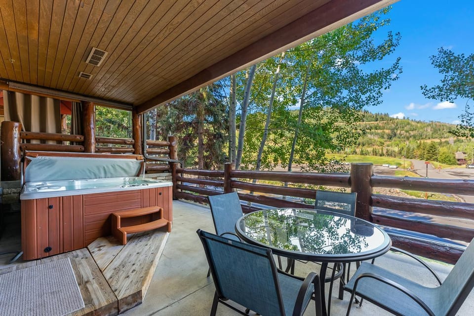 Deer Valley Luxury Condo, Comstock Lodge, 2 Bedroom - Walk to Lifts, Private Hot Tub, Amazing Views House in Park City