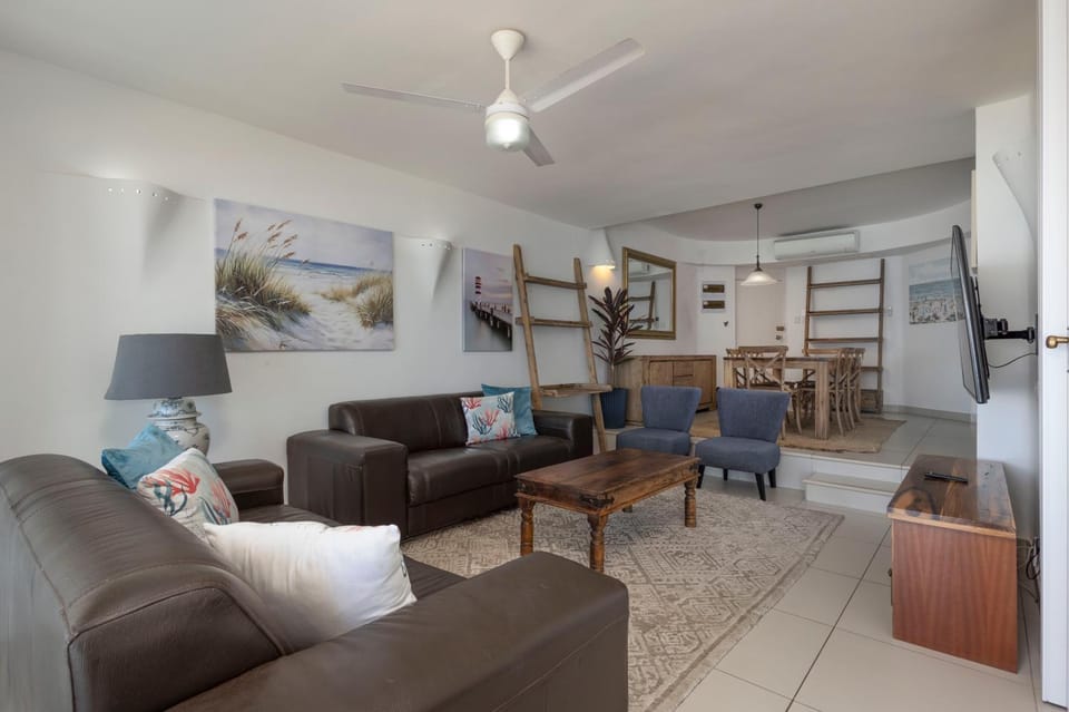 TV and multimedia, Living room, Lounge or bar, Seating area, Dining area, Evening entertainment, Sea view, Sea view, Area and facilities, Area and facilities, Family, Family, furniture, furniture, internet, internet, storage, storage, elevator, air conditioner, air conditioner