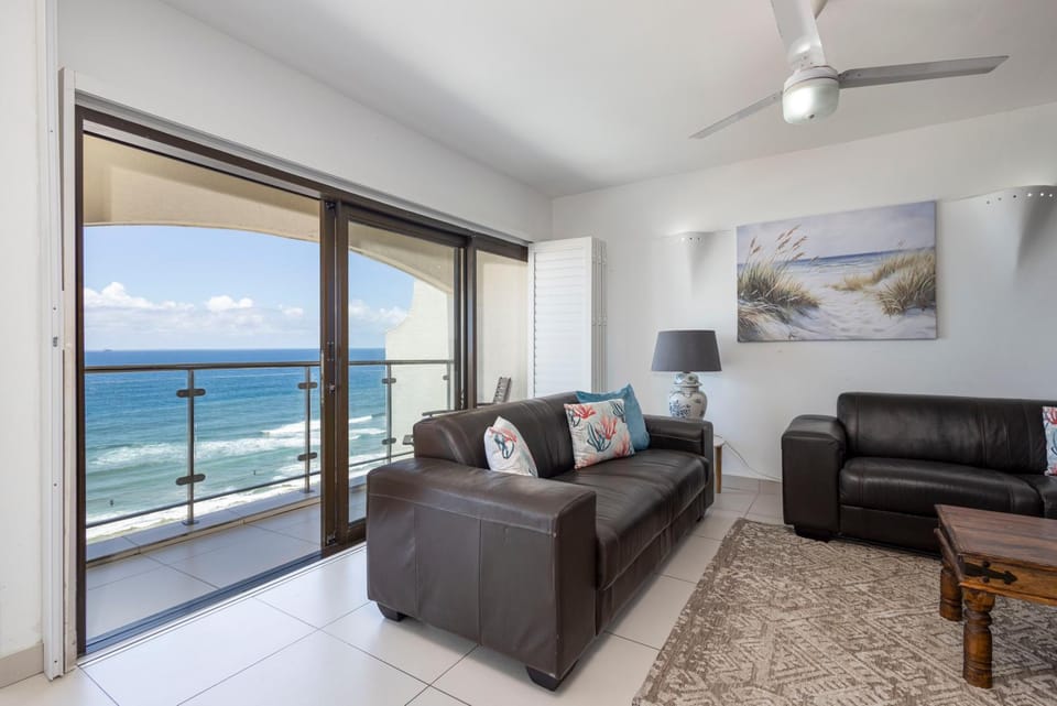 Patio, Patio, Natural landscape, TV and multimedia, View (from property/room), View (from property/room), Balcony/Terrace, Balcony/Terrace, Living room, Lounge or bar, Seating area, Beach, Sea view, Location, Sunrise, Sunset, Family, Family, internet, internet, towels, towels, air conditioner, air conditioner