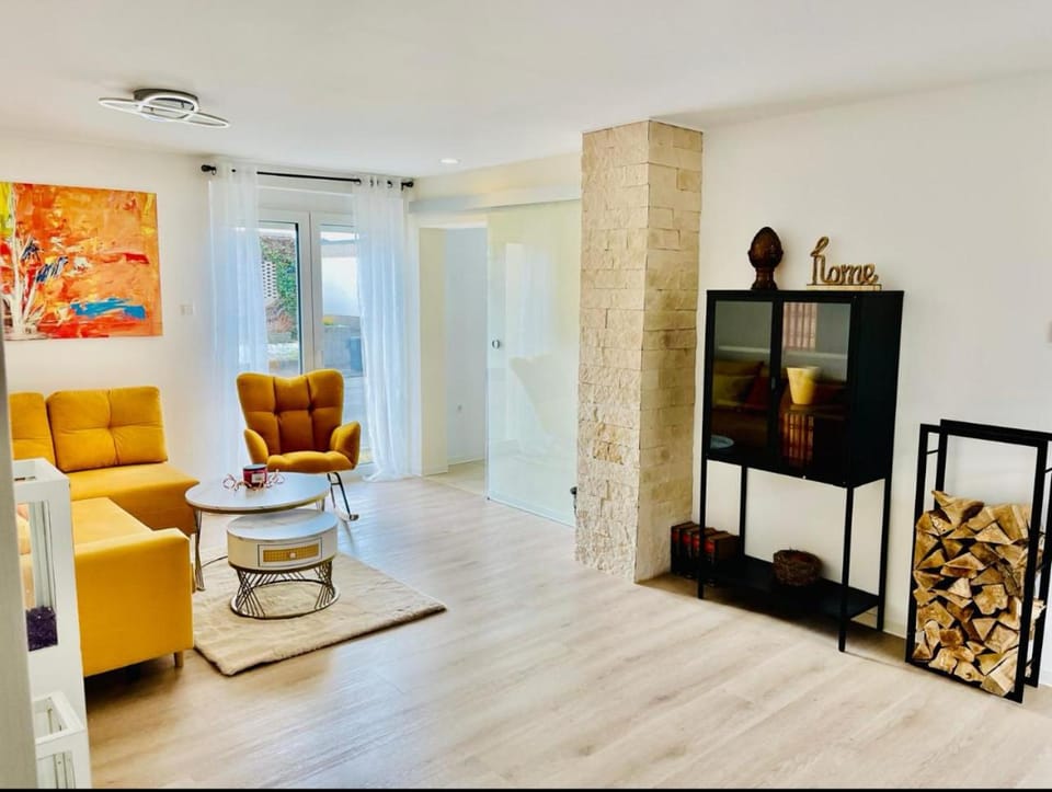 TV and multimedia, Seating area