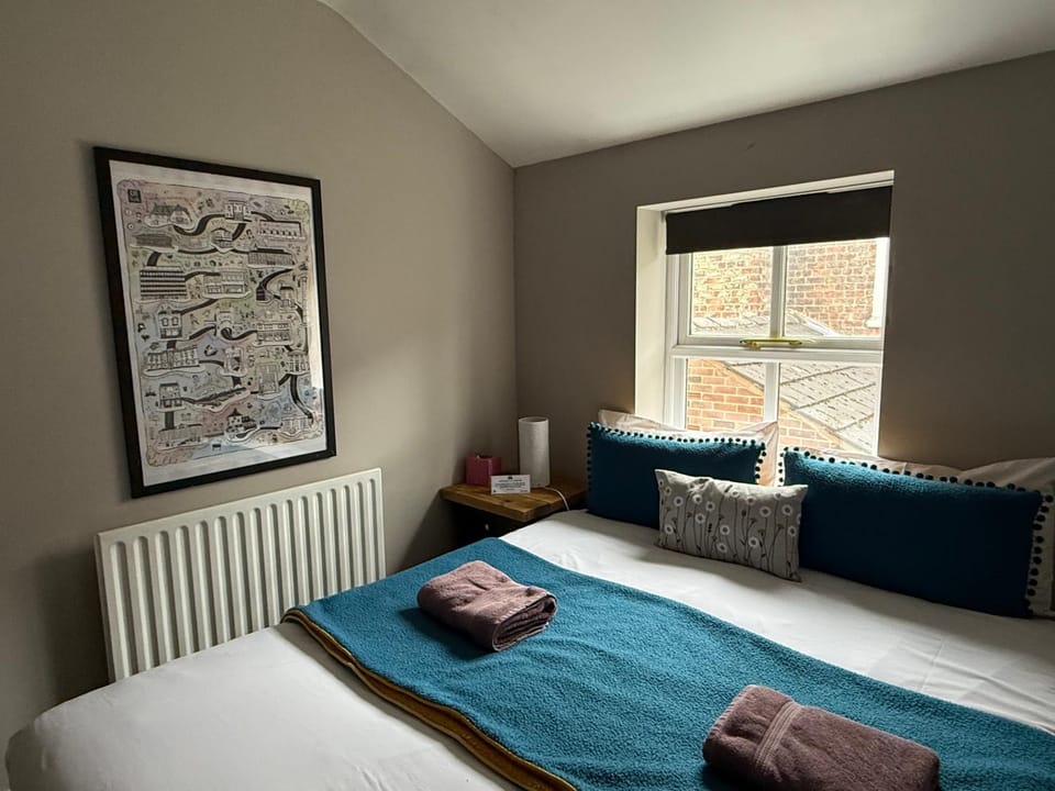 Bed, Photo of the whole room, Bedroom, internet, towels