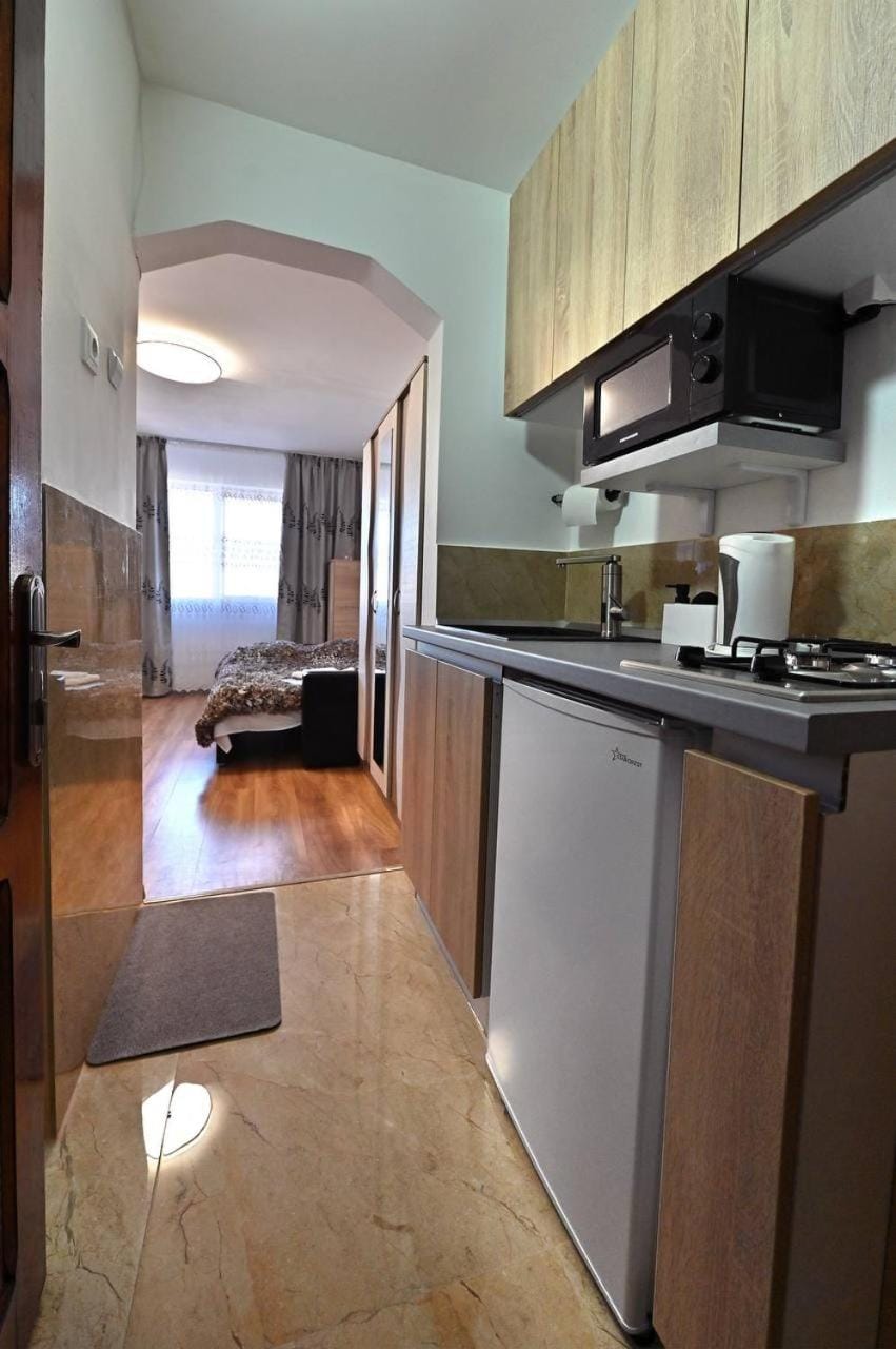 Kitchen or kitchenette, oven, pet friendly, stove