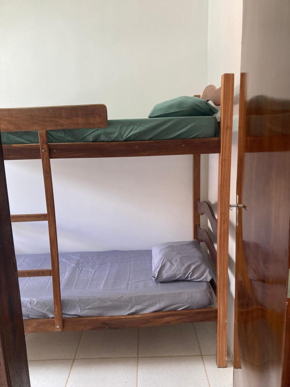 Bed, Bedroom, bunk bed, towels