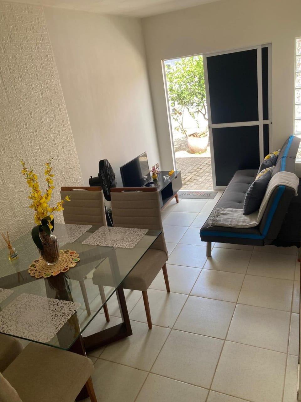 Communal lounge/ TV room, TV and multimedia, Living room, Seating area, Dining area
