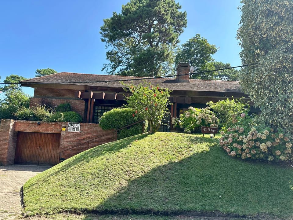 Amplia casa divina zona House in Punta del Este