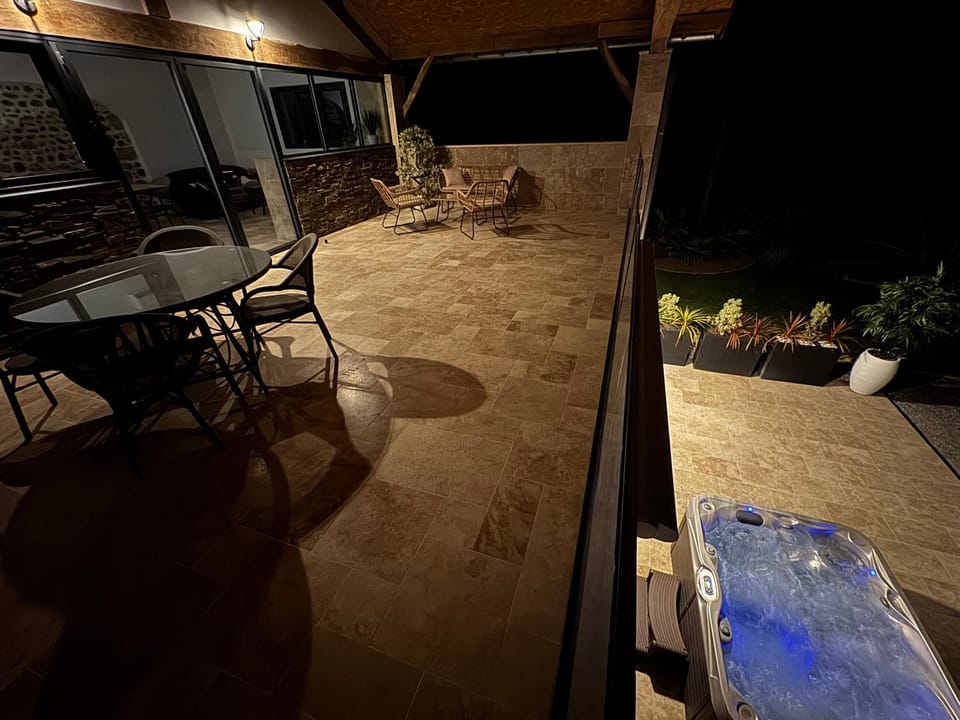 Le petit Bascans jacuzzi piscine salle de sport Vacation rental in Occitanie
