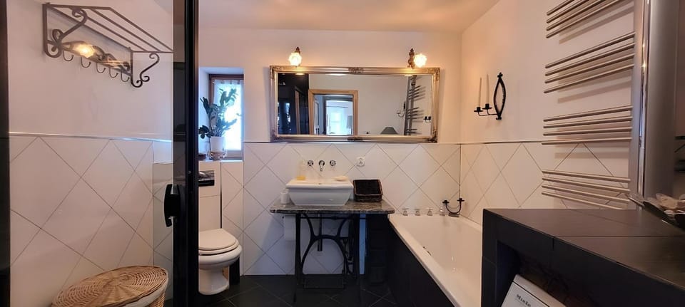 Shower, Toilet, Bathroom, Bath