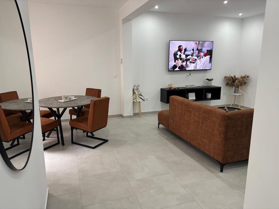 Living room, Seating area, Dining area, Evening entertainment