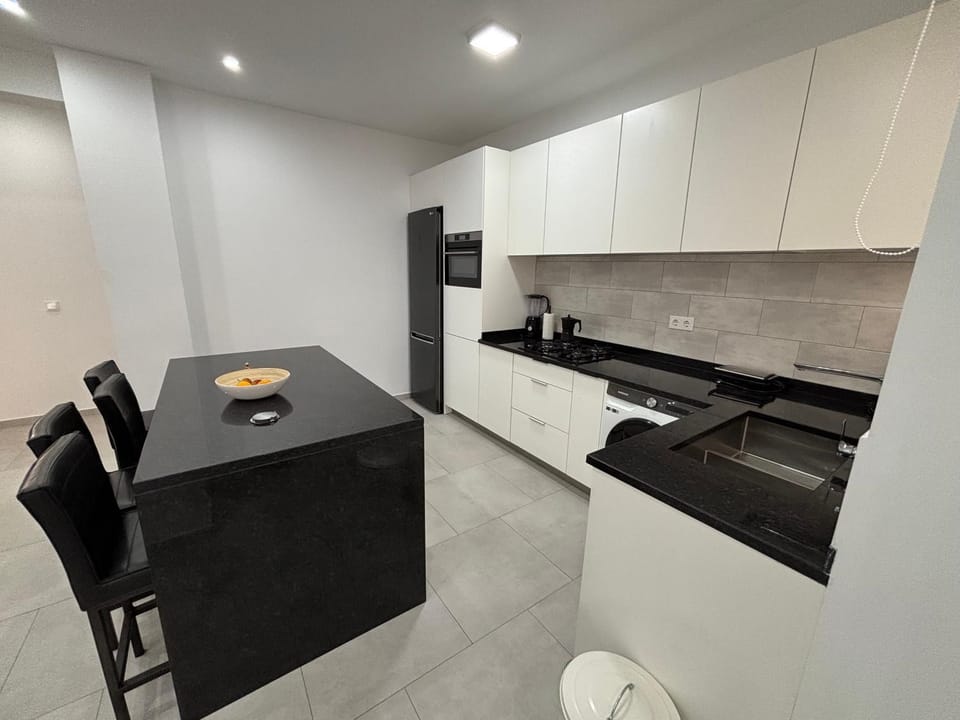 Kitchen or kitchenette, Dining area, stove