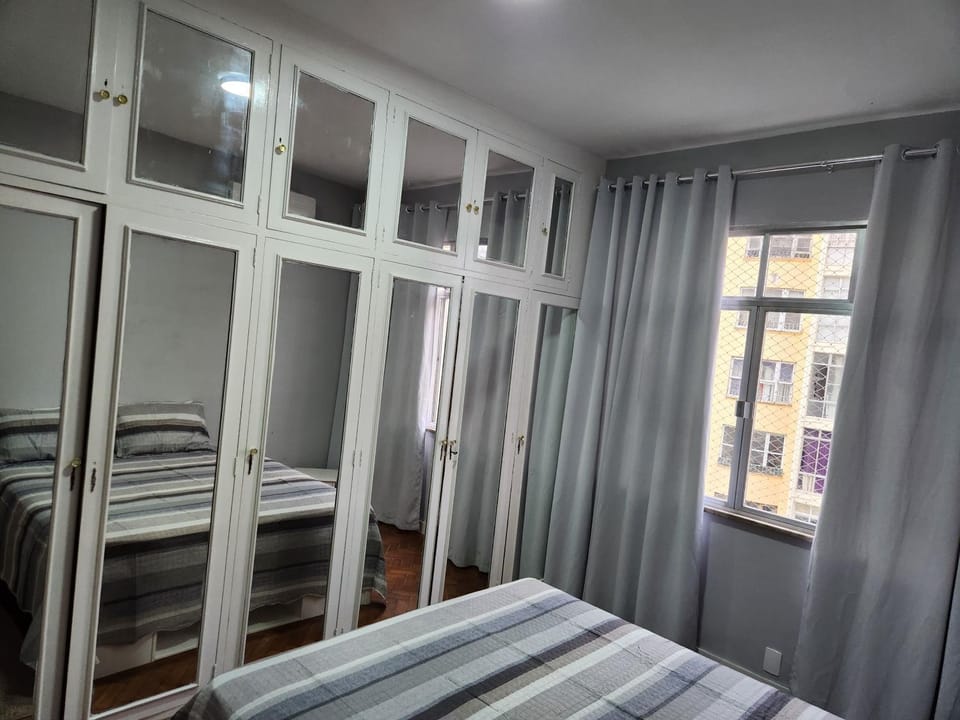 Amplo apartamento em Copacabana - 4 quartos com ar-condicionado e vaga Apartment in Rio de Janeiro