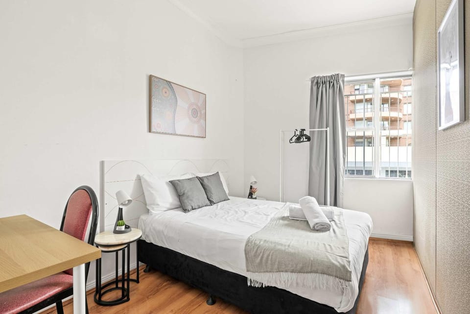 Double Room in Kingsford - Next to the Station - Shared Bathroom Bed and Breakfast in Kensington