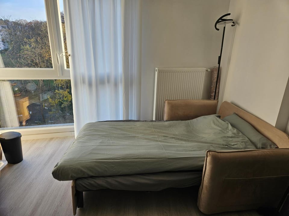 Bed, Living room, Bedroom