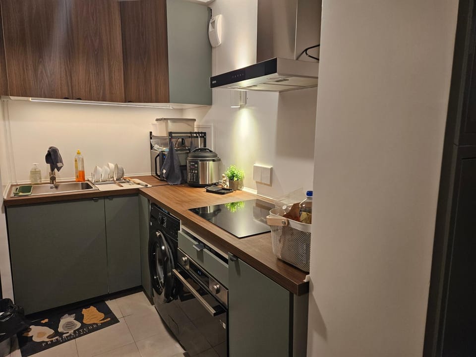 Kitchen or kitchenette, dishwasher