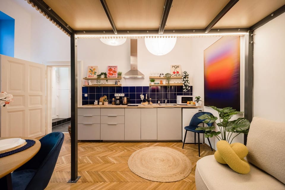 Art Lovers Loft-Garden View 3BR 2BA Central Gem Apartment in Budapest