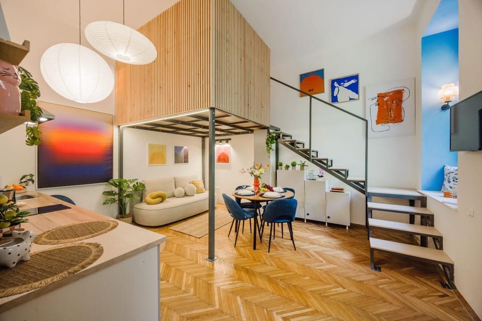 Art Lovers Loft-Garden View 3BR 2BA Central Gem Apartment in Budapest