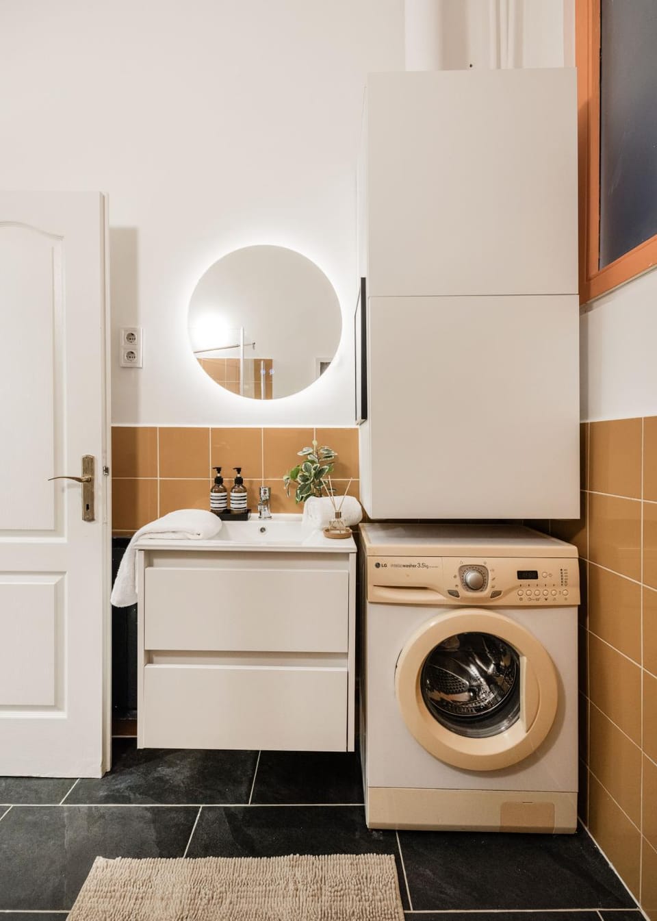 Bathroom, washing machine