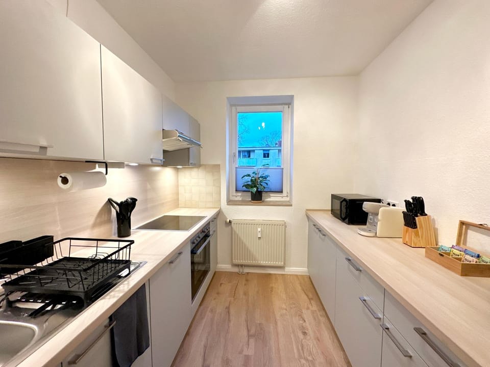 Coffee/tea facilities, Kitchen or kitchenette, dishwasher, oven, stove, toaster, kitchen, kitchen