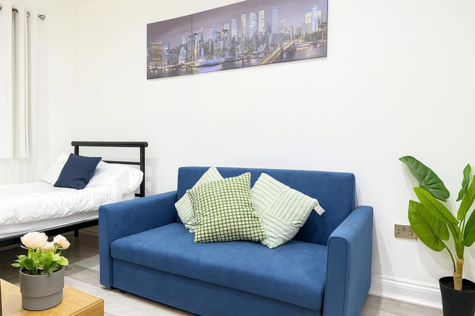 Bed, Living room, Photo of the whole room