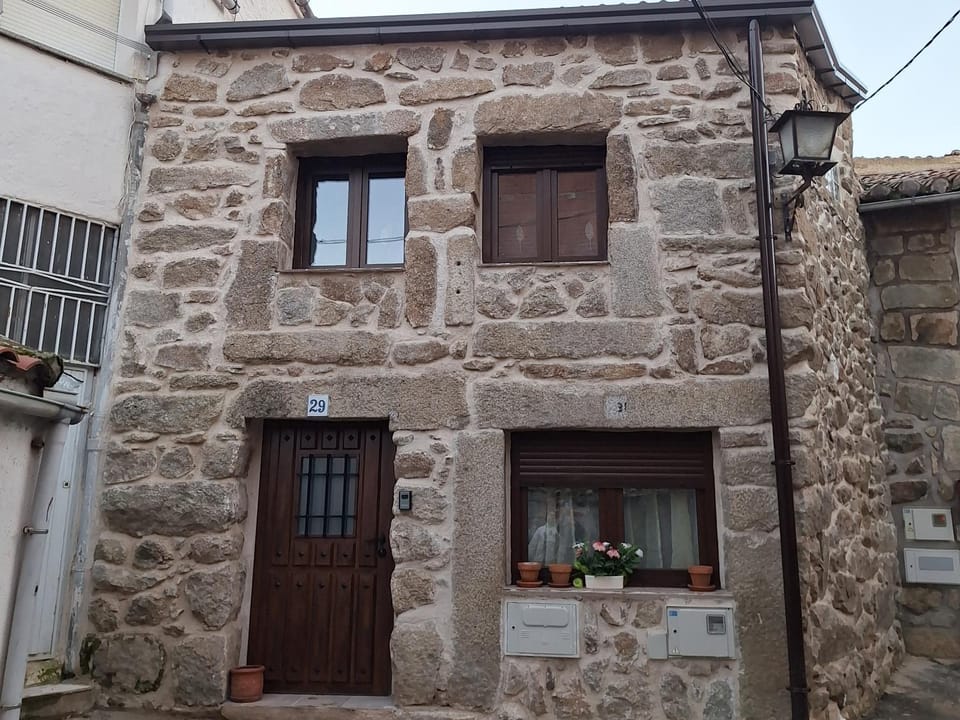 La Escondida House in Extremadura, Spain