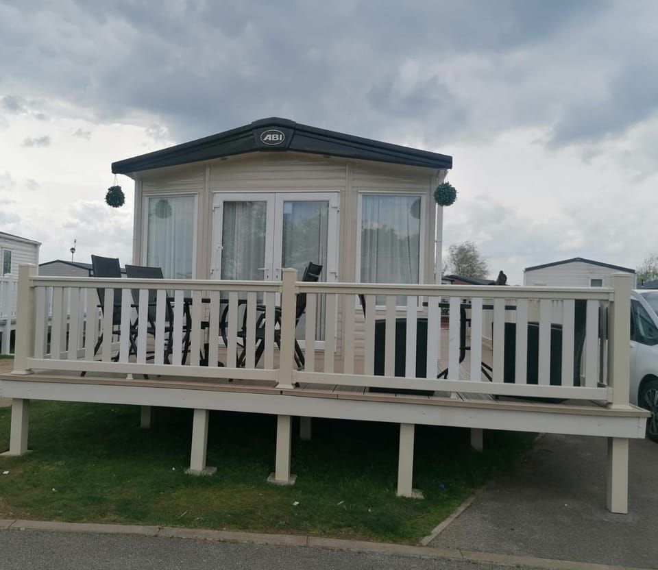 Luxury Caravan with Hot tub on Tattershall lakes Campground/ 
RV Resort in Tattershall