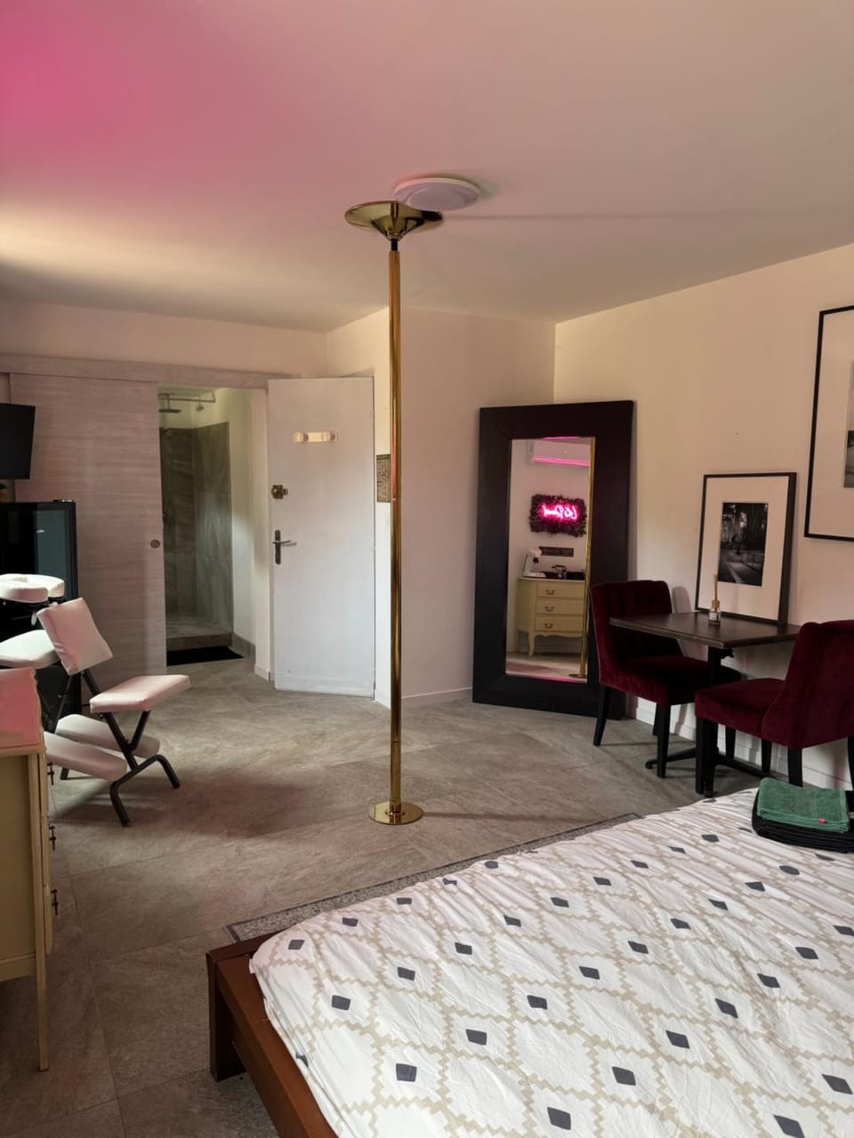 Chambre Master Parisienne Apartment in Occitanie