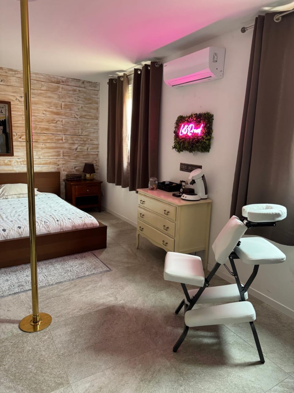 Chambre Master Parisienne Apartment in Occitanie