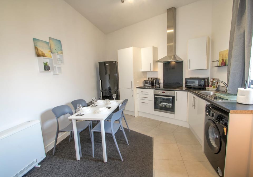 Kitchen or kitchenette, Dining area, oven, stove, toaster