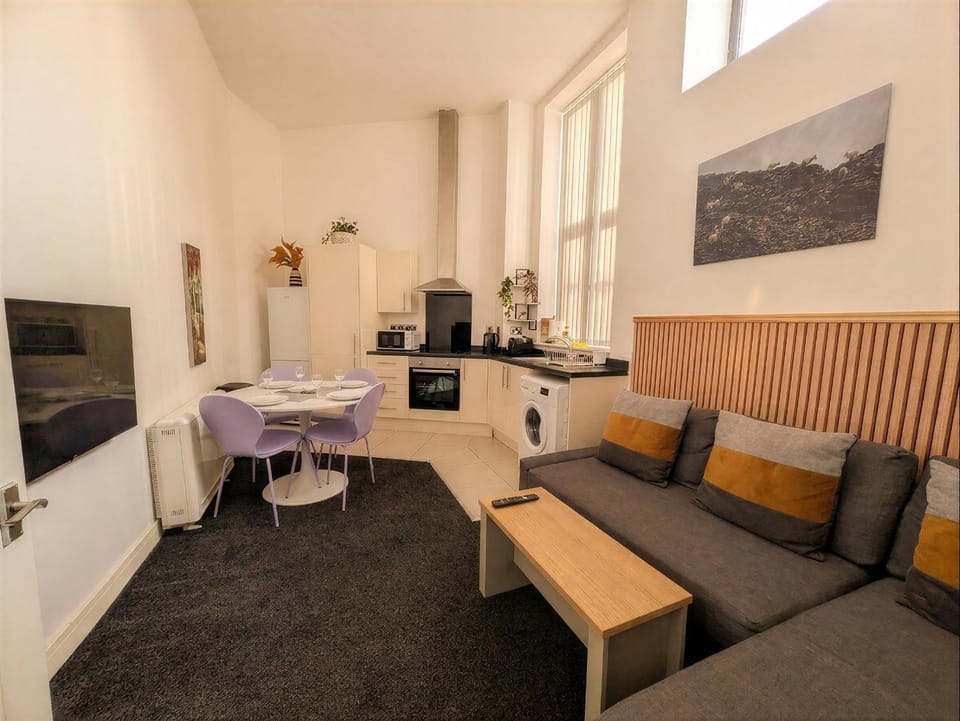 TV and multimedia, Kitchen or kitchenette, Living room, Seating area, Dining area, Evening entertainment, microwave, oven, washing machine