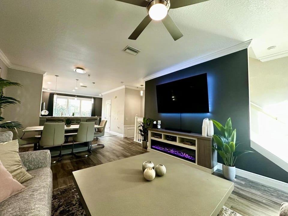 New 3BR w King Beds, Pool, Modern Elegance Apartment in Tampa
