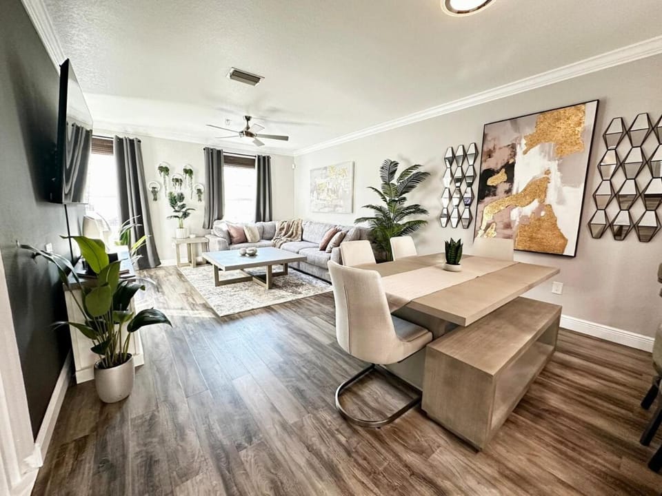 New 3BR w King Beds, Pool, Modern Elegance Apartment in Tampa