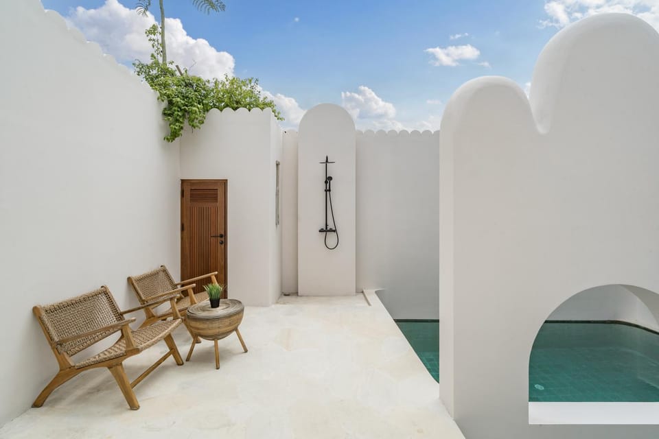 Pool view, Swimming pool, sunbed