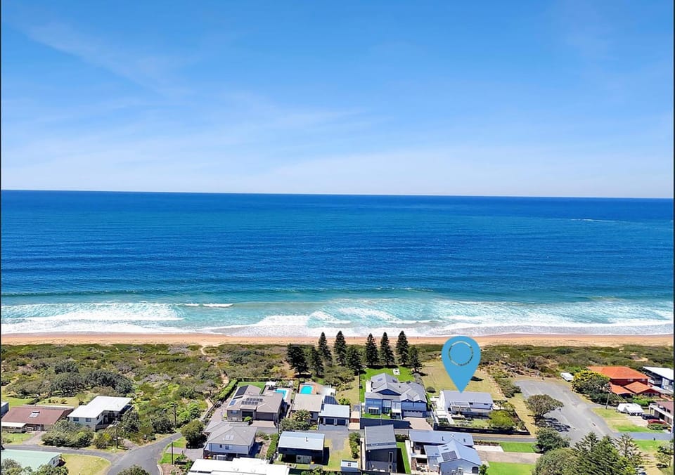The Castle - Pet Friendly - Absolute Beachfront House in Culburra Beach
