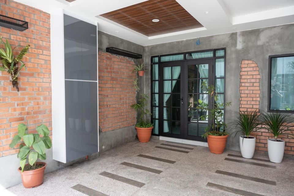 Facade/entrance