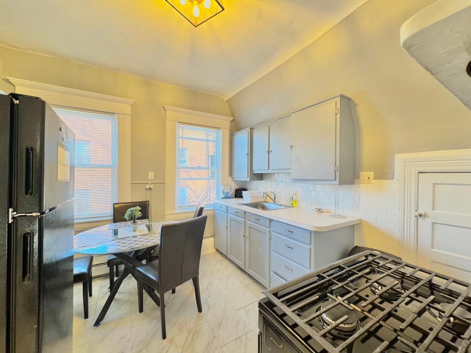 Waterfront NYC skyline views Apartment in Weehawken