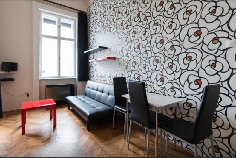 Day, Dining area