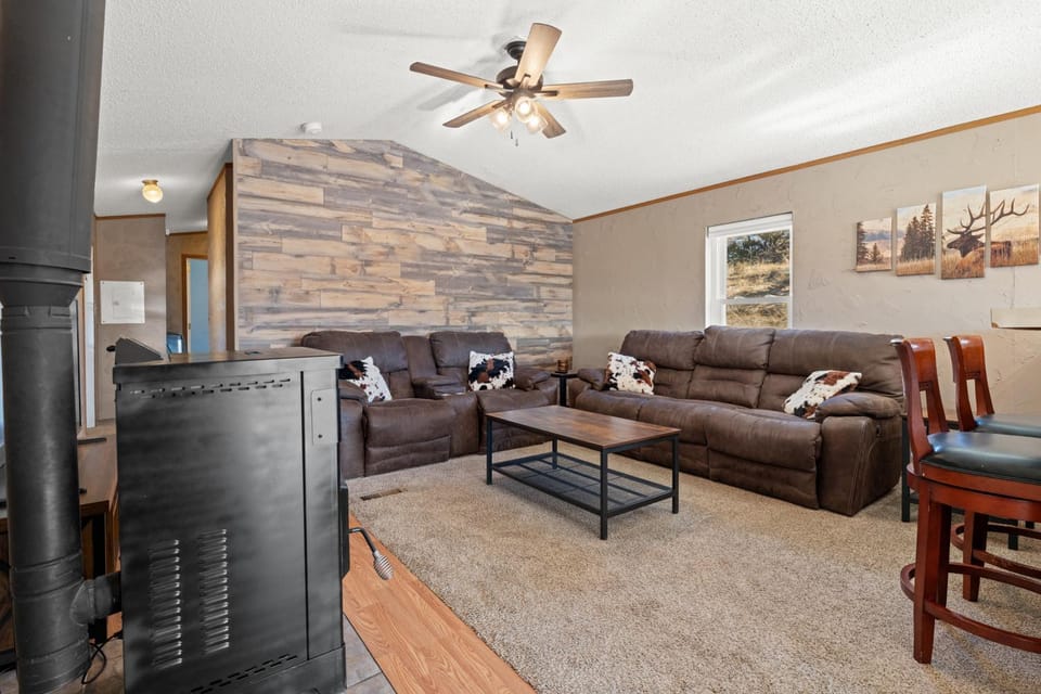 TV and multimedia, Living room, Seating area, fireplace