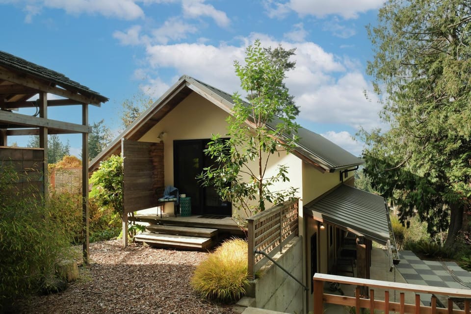 Water Views, Walk to Beach! New Hot Tub! House in Whidbey Island