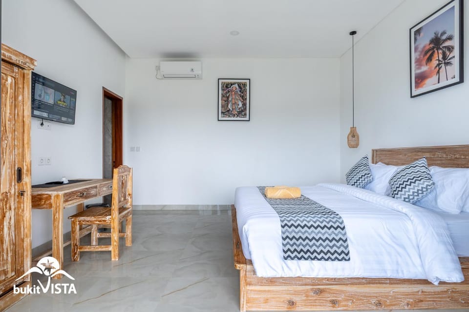 Photo of the whole room, Bedroom