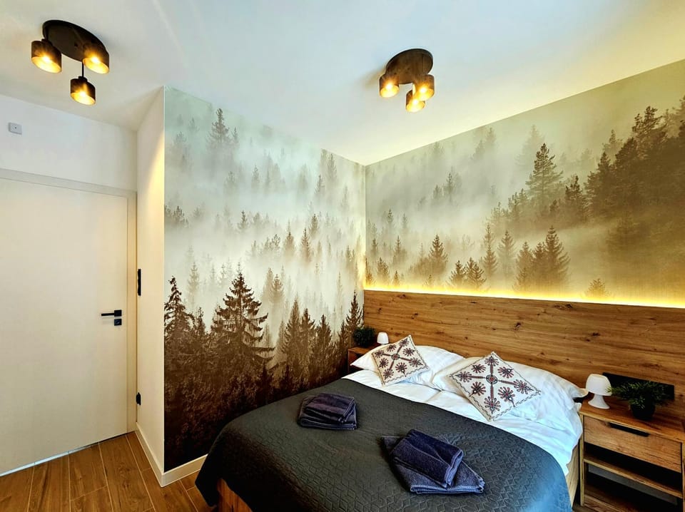 Property building, Bed, Photo of the whole room, Seating area, Bedroom, locker, towels, wardrobe