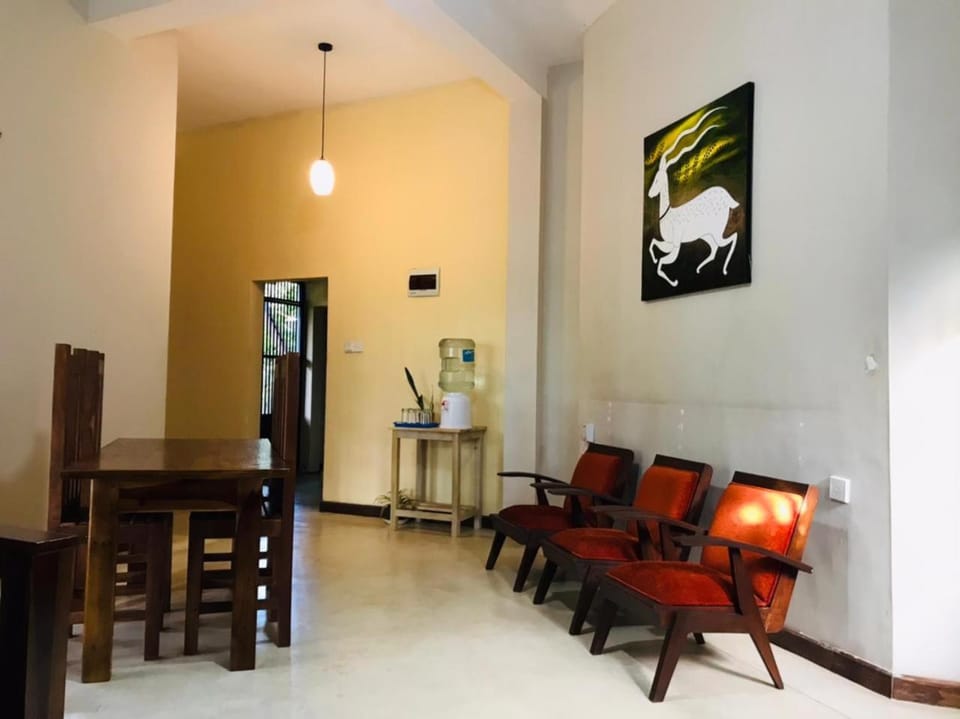 Travel Neth Lake Font Bungalow - Anuradhapuraya Hotel in Sri Lanka