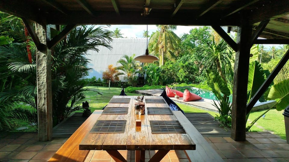 Patio, Spring, Day, Garden, Seating area, Dining area, Garden view