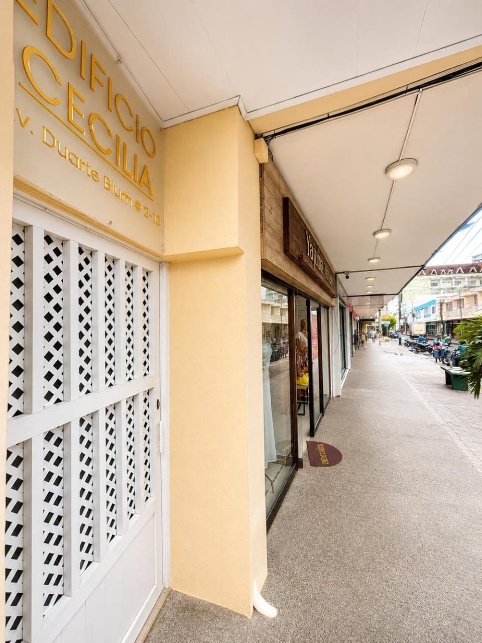 Facade/entrance