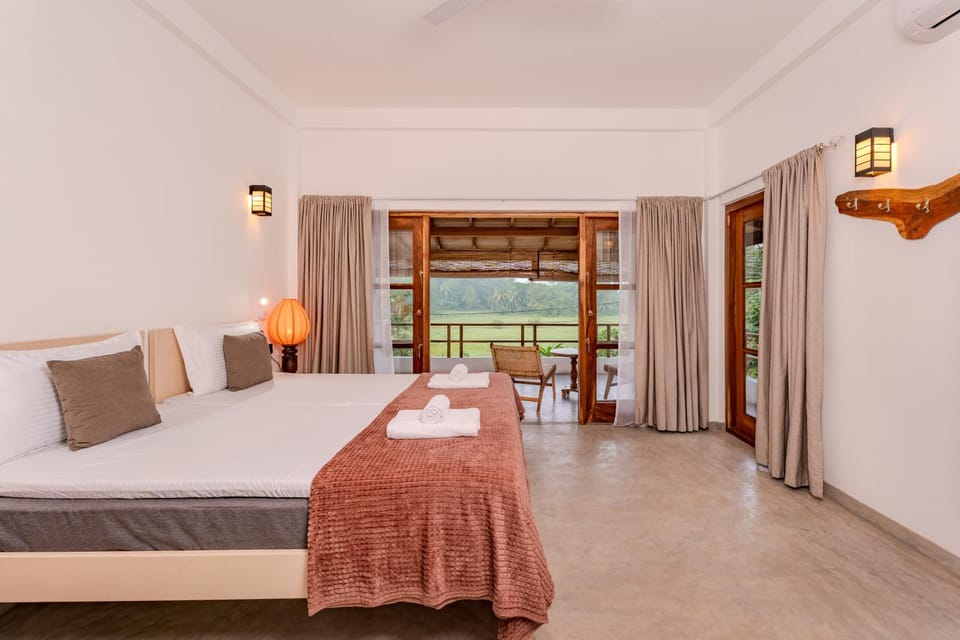 Bed, View (from property/room), Garden view, Pool view