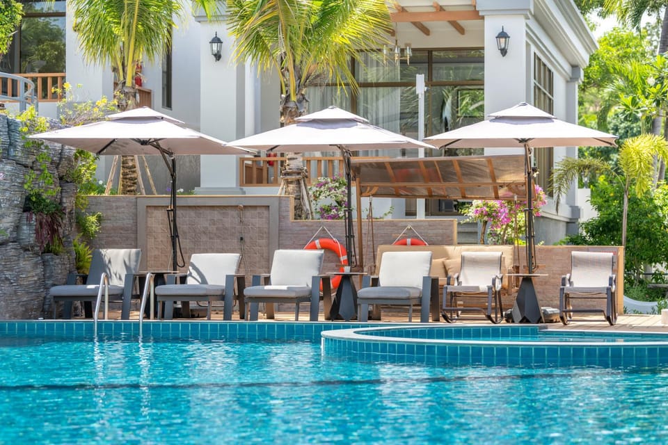 Day, Pool view, Swimming pool, Swimming pool, sunbed