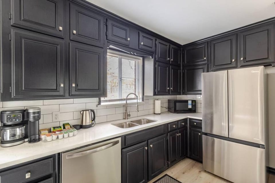 Coffee/tea facilities, Kitchen or kitchenette, dishwasher, toaster