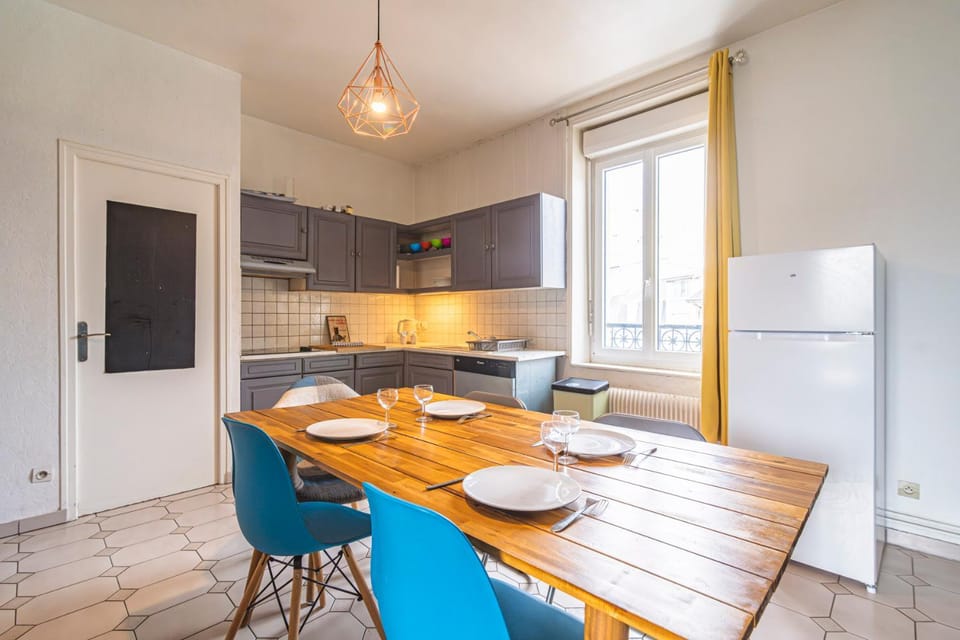 Grand appartement Reims gare centre 4 chambres Apartment in Reims