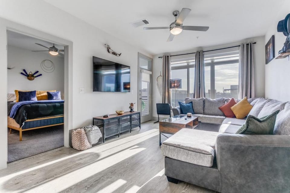 San Antonio TX Condo on Riverwalk w King Ste,Pets Apartment in San Antonio