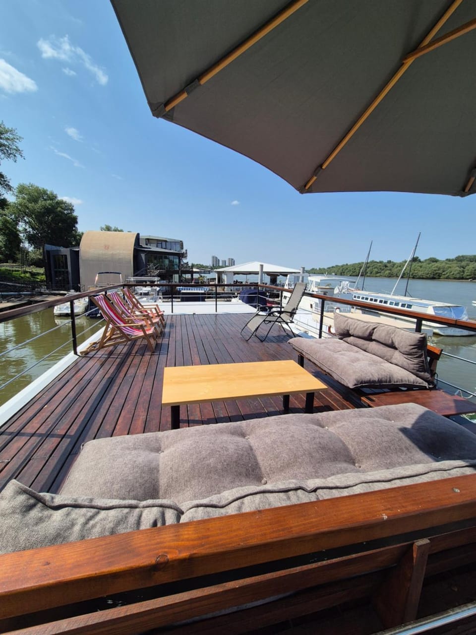 Apart Houseboat Apartment in Belgrade
